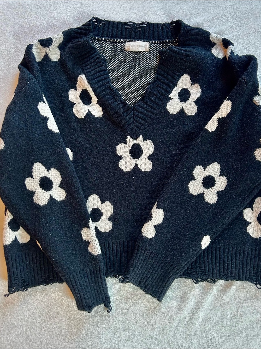Alter’d State Distressed Black Daisy V-Neck Sweater Sz M EUC